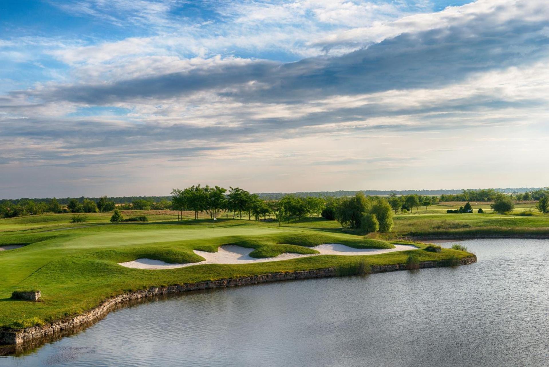 Luxury Lighthouse Golf Villa บัลชิค ภายนอก รูปภาพ